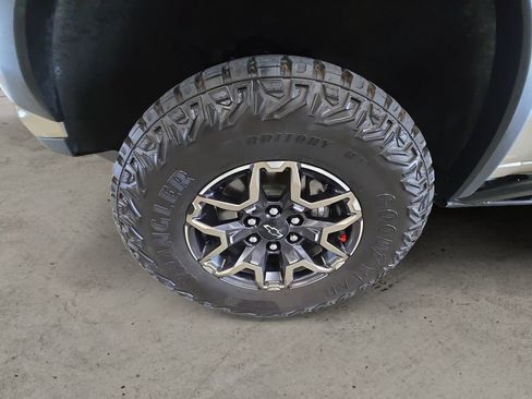 Certified 2024 Chevrolet Colorado ZR2 w/ ZR2 Convenience Package III AWD/4WD image 9