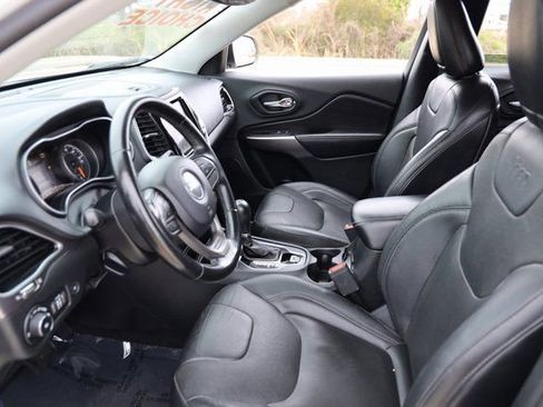 Used 2020 Jeep Cherokee Limited image 10