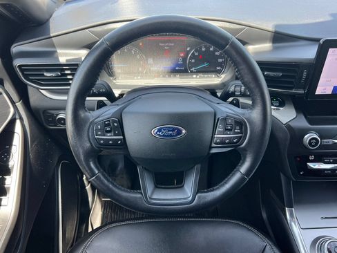Used 2020 Ford Explorer XLT w/ Equipment Group 202A AWD/4WD image 14