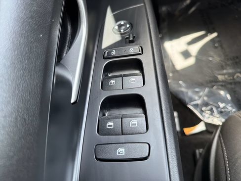 Used 2023 Hyundai Elantra SE FWD image 17