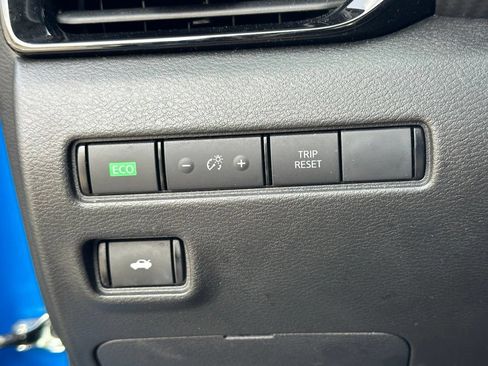 Used 2025 Nissan Sentra SV FWD image 30