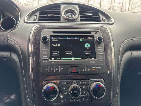 Used 2016 Buick Enclave Leather w/ Trailering Package image 18