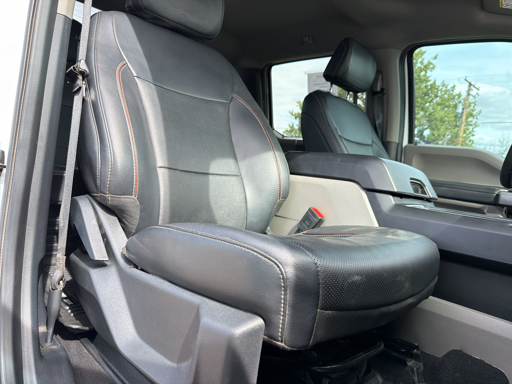 Used 2022 Ford F350 XLT w/ XLT Premium Package AWD/4WD image 24