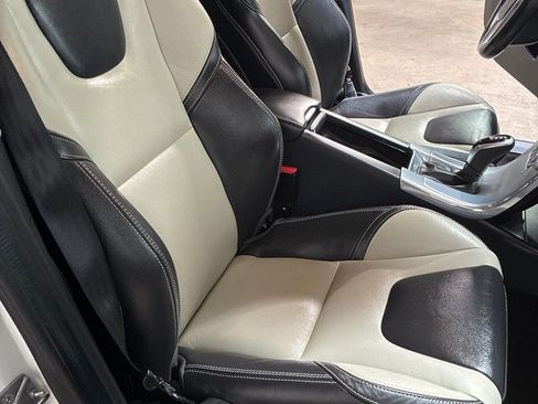 Used 2017 Volvo XC60 T5 Dynamic w/ Preferred Option Package image 30