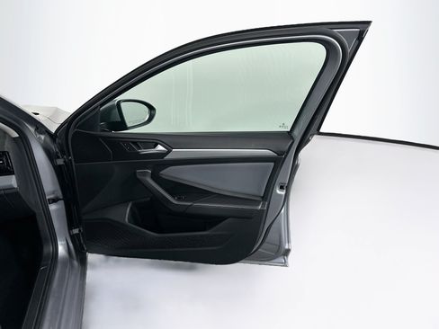 Used 2025 Volkswagen Jetta SE FWD image 33