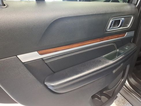 Used 2018 Ford Explorer Limited AWD/4WD image 21