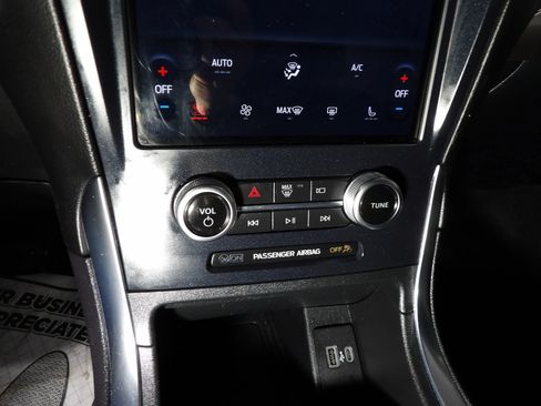 Used 2023 Ford Edge Titanium AWD/4WD image 20