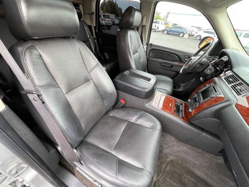 Used 2010 Chevrolet Tahoe LTZ RWD image 32