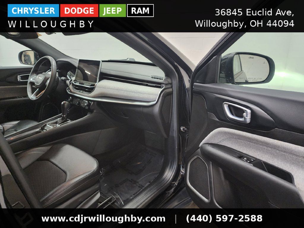 Used 2024 Jeep Compass Latitude AWD/4WD image 33
