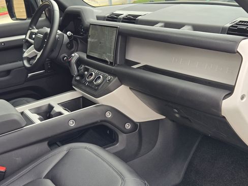 Used 2025 Land Rover Defender 110 S AWD/4WD image 28