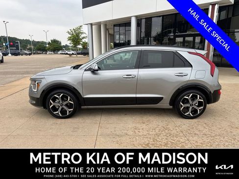 Used 2025 Kia Niro EX Touring FWD image 2