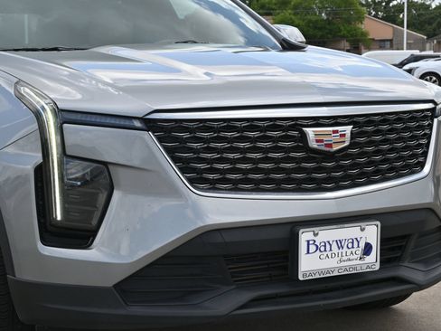 Used 2024 Cadillac XT4 Luxury w/ Cold Weather Package FWD image 29