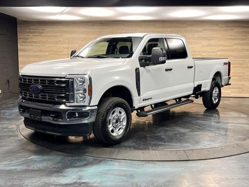 Used 2025 Ford F350 XLT image 4