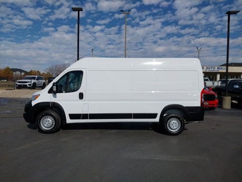 Used 2025 RAM ProMaster 2500 w/ Convenience Group image 16