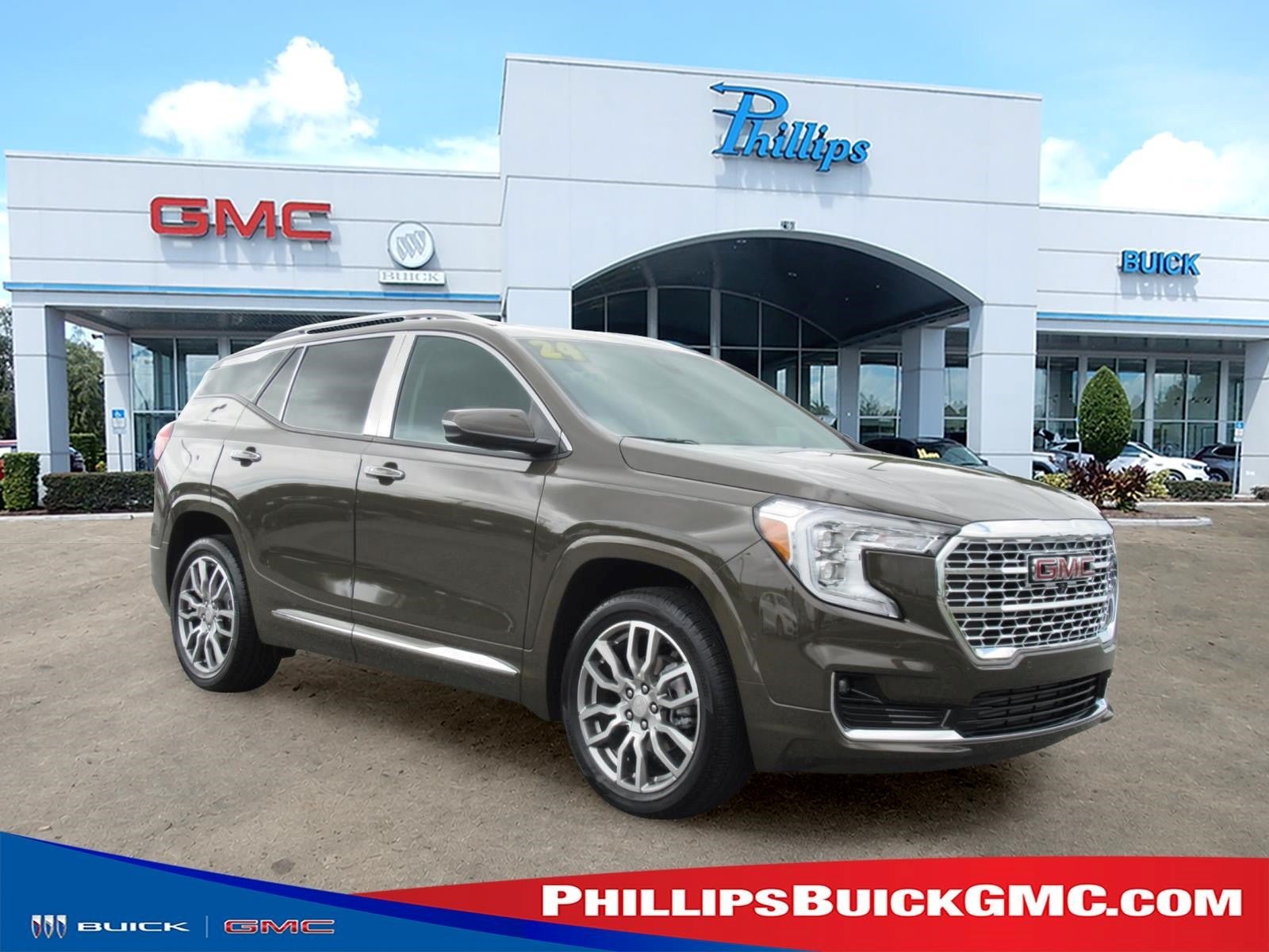Used 2024 GMC Terrain Denali w/ Denali Premium Package AWD/4WD image 1