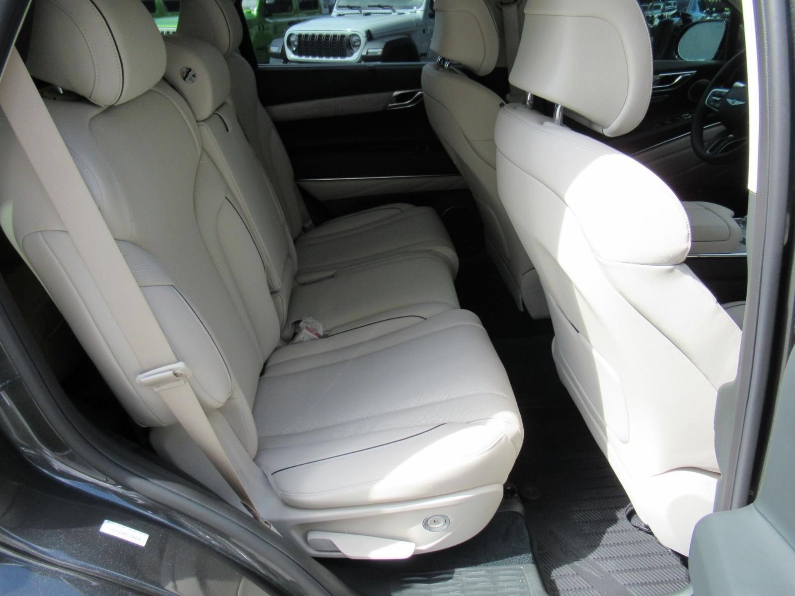 Used 2025 Genesis GV80 2.5T Prestige AWD/4WD image 31