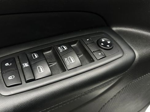 Used 2019 Jeep Grand Cherokee Altitude image 14