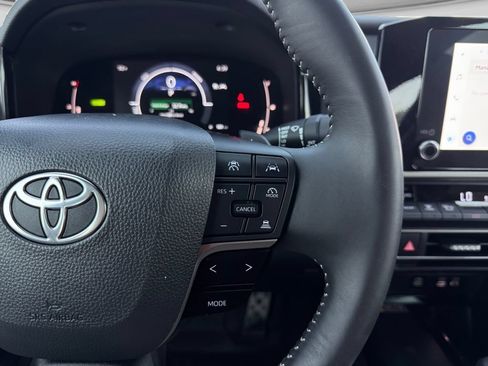 Used 2025 Toyota Camry SE FWD image 28