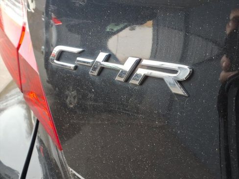 Used 2021 Toyota C-HR XLE image 3