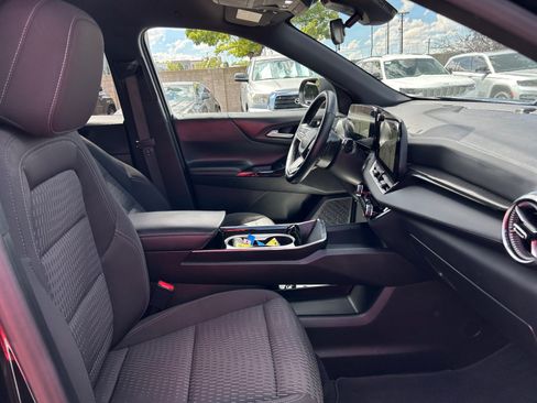 Used 2025 Chevrolet Equinox LT FWD image 19