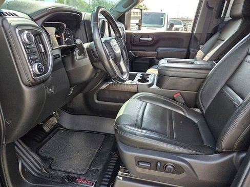 Certified 2022 GMC Sierra 2500 Denali w/ Denali Black Diamond Edition image 10