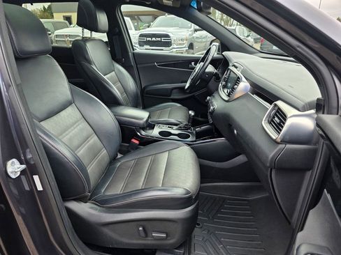 Used 2017 Kia Sorento SX image 25
