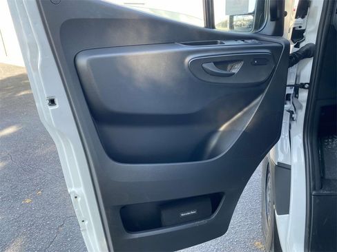 Used 2024 Mercedes-Benz Sprinter 2500 image 11