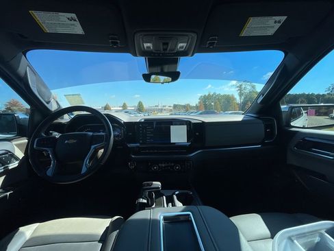 Used 2022 Chevrolet Silverado 1500 LTZ w/ Technology Package image 28