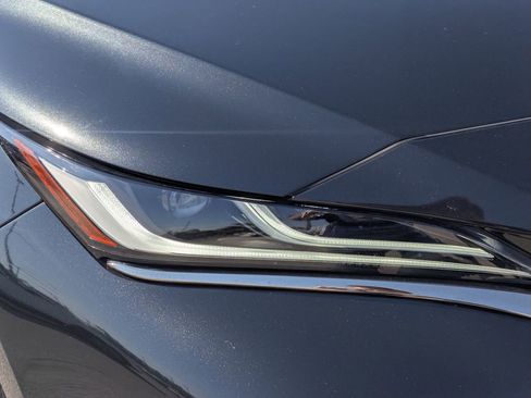 Used 2024 Toyota Venza Nightshade image 9