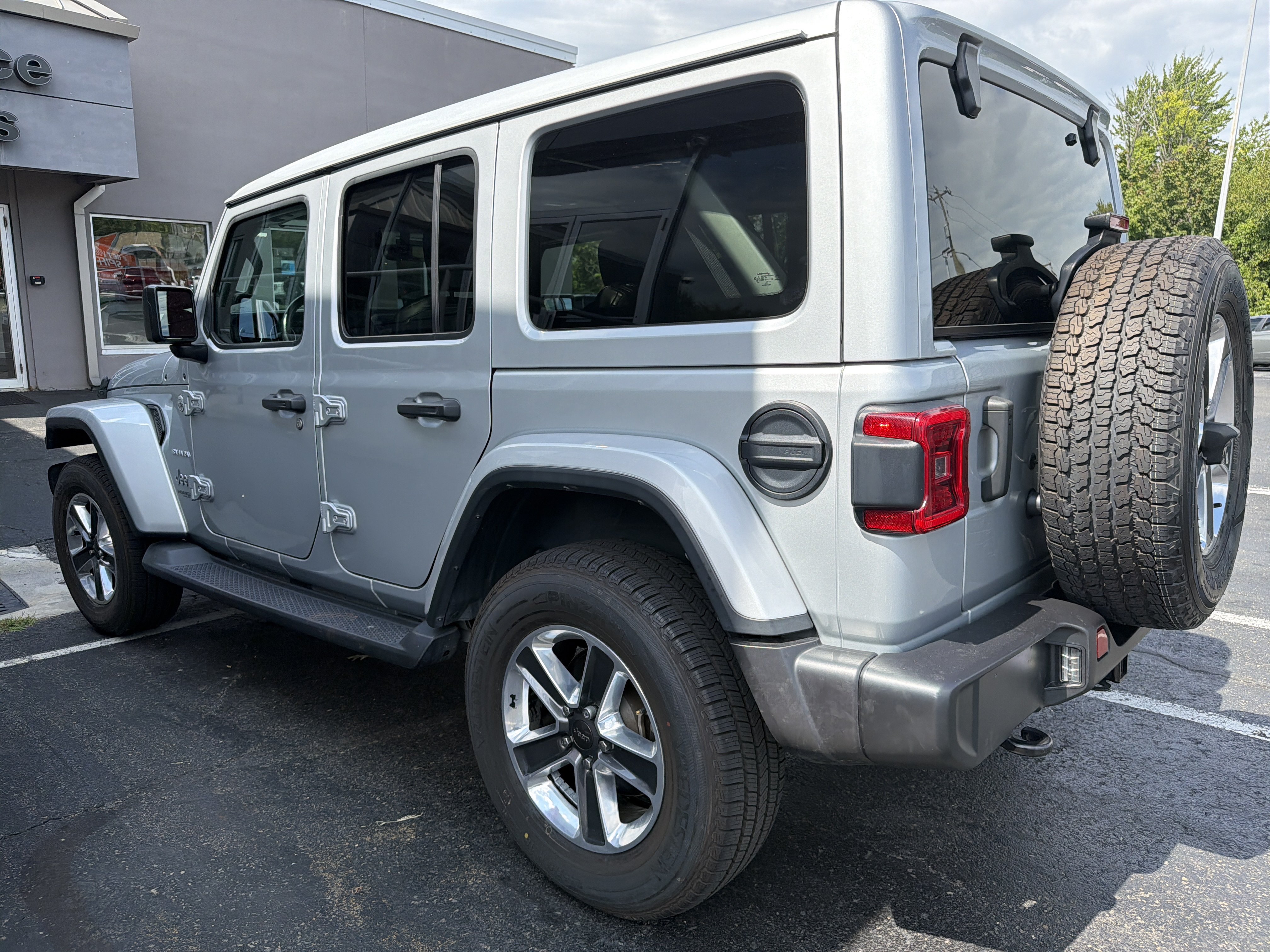 Certified 2022 Jeep Wrangler Unlimited Sahara w/ LED Lighting Group AWD/4WD image 5