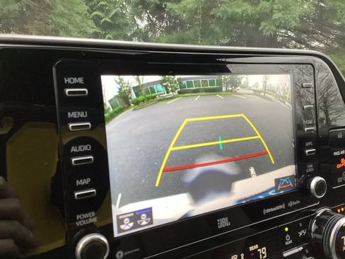 Used 2020 Toyota Highlander Limited image 16