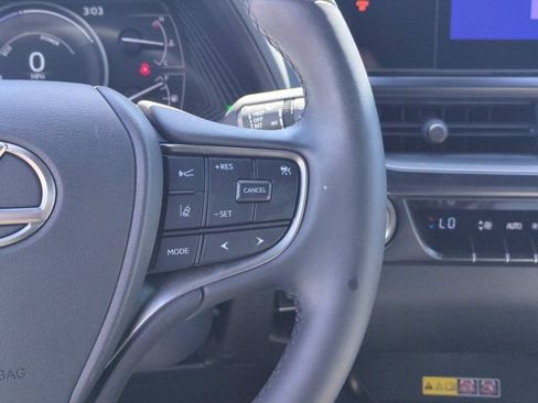Used 2023 Lexus UX 250h FWD image 19