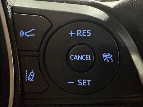 Certified 2021 Toyota RAV4 XLE Premium AWD/4WD image 17