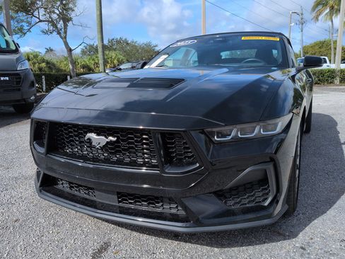 Used 2025 Ford Mustang GT Premium RWD image 9