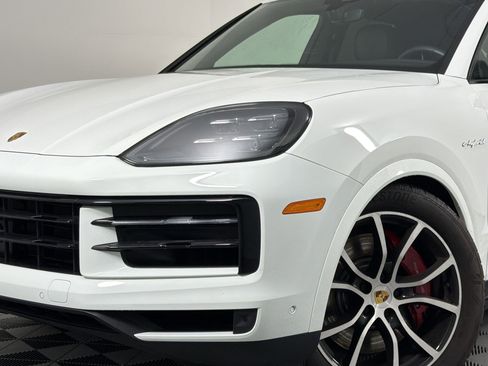 Certified 2024 Porsche Cayenne S AWD/4WD image 6