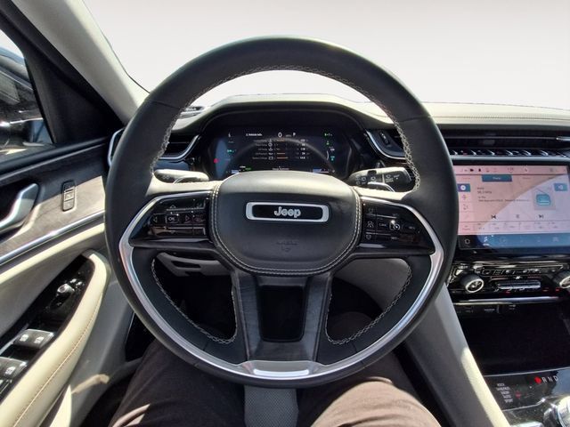 Used 2022 Jeep Grand Cherokee Overland AWD/4WD image 13