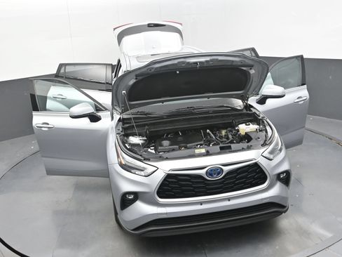 Used 2022 Toyota Highlander XLE FWD image 37