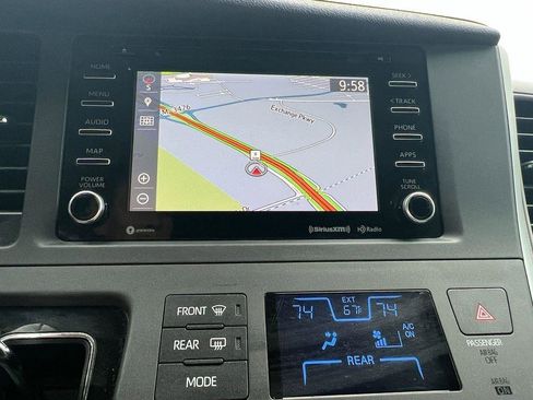 Used 2020 Toyota Sienna XLE Premium image 26