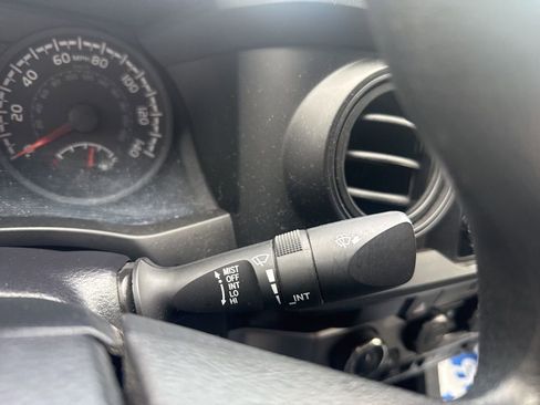 Used 2022 Toyota Tacoma SR AWD/4WD image 21