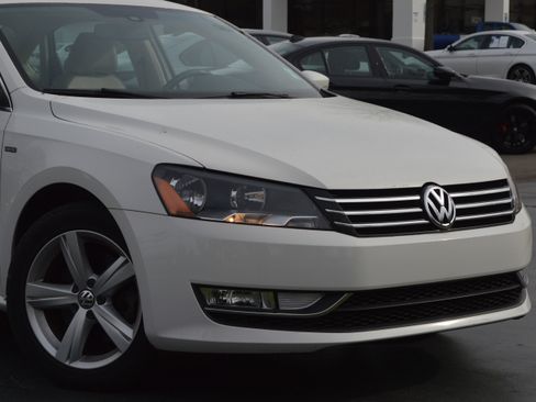 Used 2015 Volkswagen Passat 1.8T Limited Edition image 2