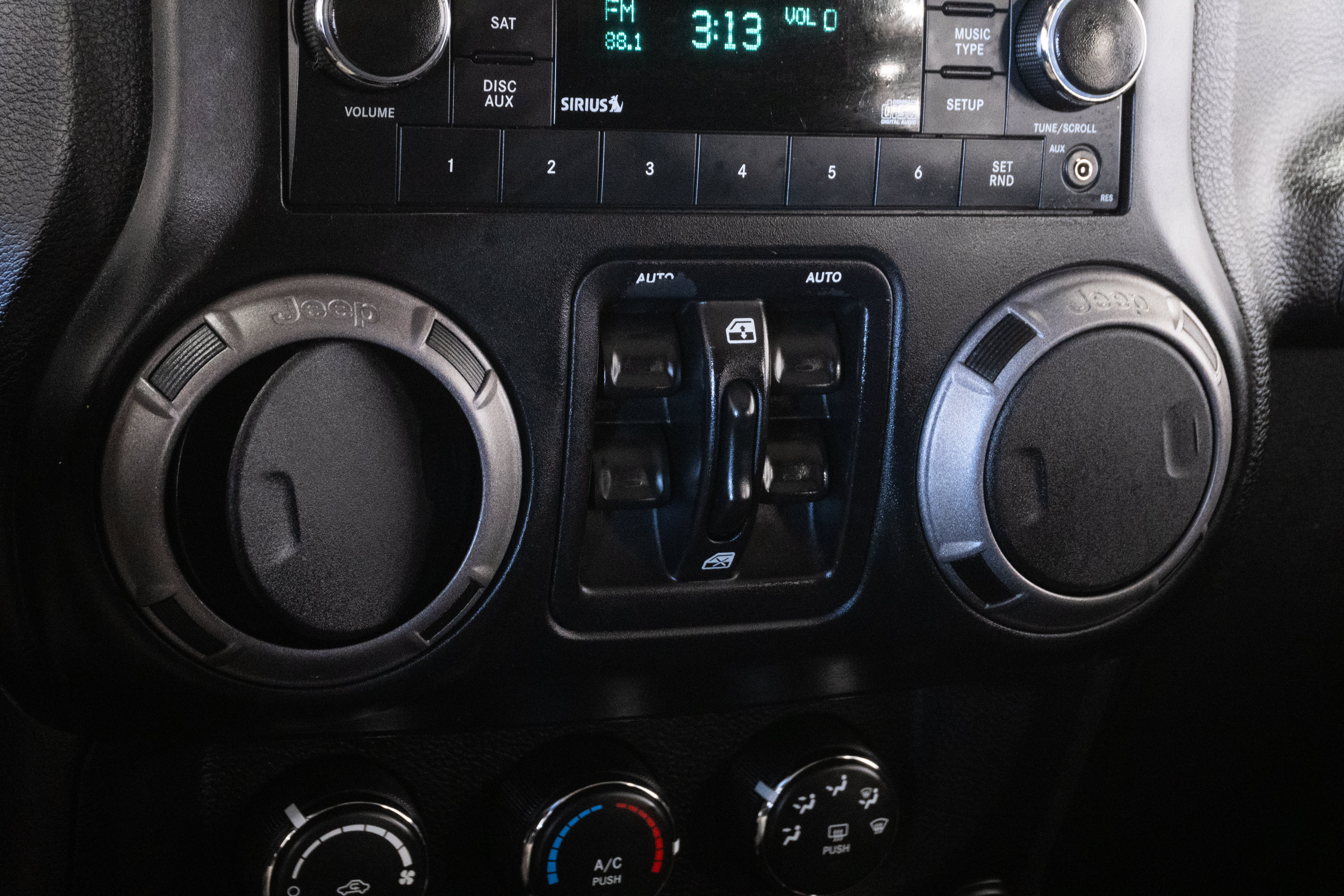 Used 2015 Jeep Wrangler Unlimited Sport w/ Quick Order Package 24S AWD/4WD image 19