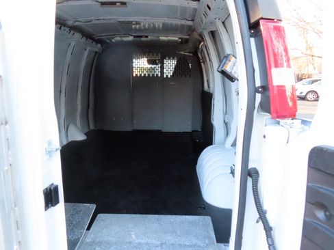 Used 2019 Chevrolet Express 3500 w/ Driver Convenience Package image 16