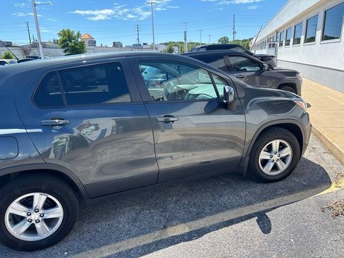 Used 2019 Chevrolet Trax LS w/ Tint and Cruise Package FWD image 4