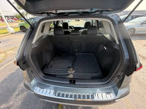 Used 2025 Volkswagen Taos SE w/ Panoramic Sunroof Package AWD/4WD image 12