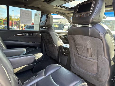 Used 2016 Cadillac Escalade ESV Platinum image 24