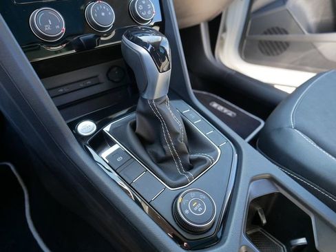 Certified 2023 Volkswagen Taos SE w/ Panoramic Sunroof Package image 28