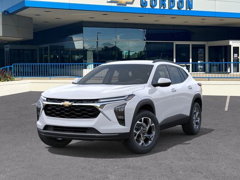 New 2026 Chevrolet Trax LT w/ Driver Confidence Package FWD image 6