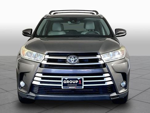 Used 2017 Toyota Highlander XLE AWD/4WD image 4