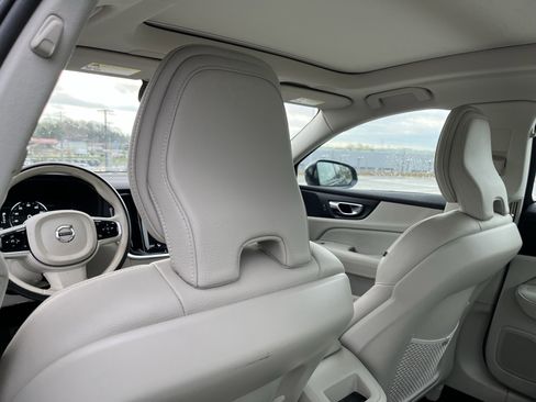 Used 2019 Volvo S60 T5 Momentum w/ Premium Package image 26