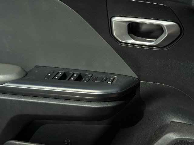 Used 2025 Kia K4 FWD image 14